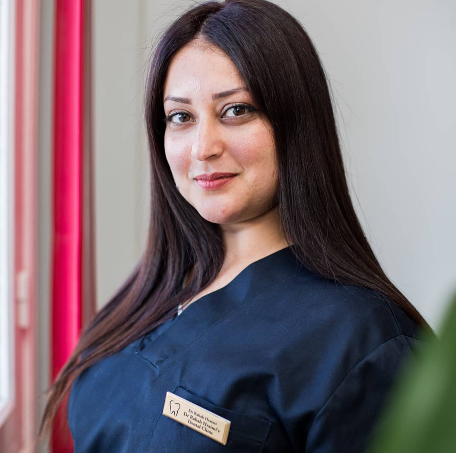 Portrait professionnel de Dr. Rabeb Hraimi, chirurgienne-dentiste à Tunis
